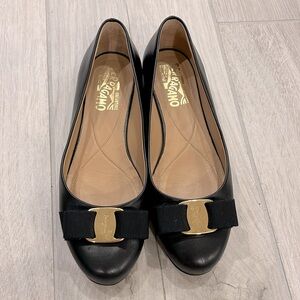 Salvatore Ferragamo Varina Ballet Flats - Black - size 7